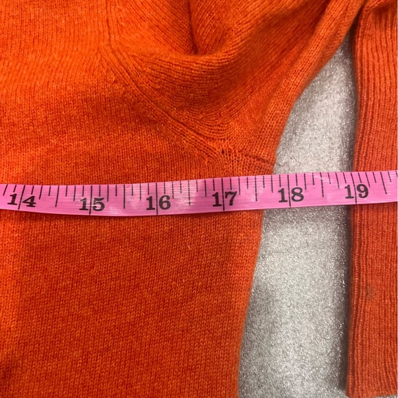 [M]Lord & Taylor V-Neck Cashmere Sweater in Bold Orange - Picture 5 of 7